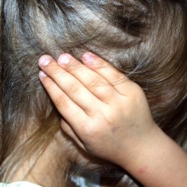 Sådan spotter du tidlige tegn på angst hos børn