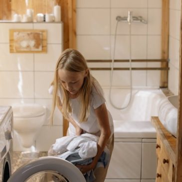 Sådan får du dit barn til frivilligt at hjælpe derhjemme i husholdningsopgaver