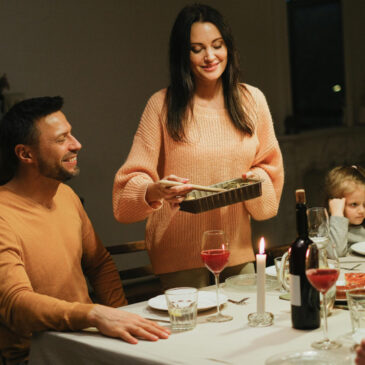 Hvordan laver man en hyggelig familiemiddag, når tiden er knap?